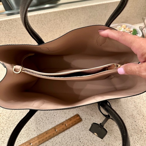 Authentic Kate Spade medium Tote in black leather - Picture 7 of 7